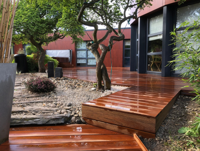 Photographie d'une photo de terrasse en bois dans l'esprit zen japonnais sur mesure
